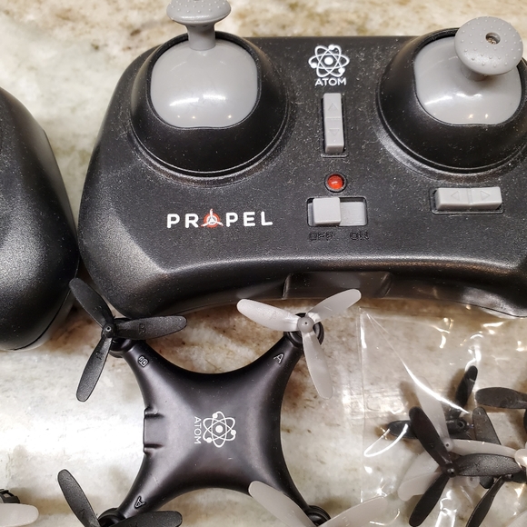 Propel Atom Mini Drone ~ Black and Silver - Picture 4 of 5
